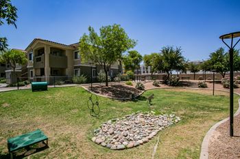 Versante apartments dog park